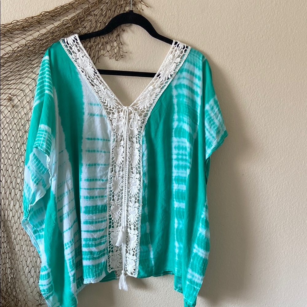 5/$10❤️❤️❤️”G” Green & White Tie-Dye Kaftan with Lace Detail
